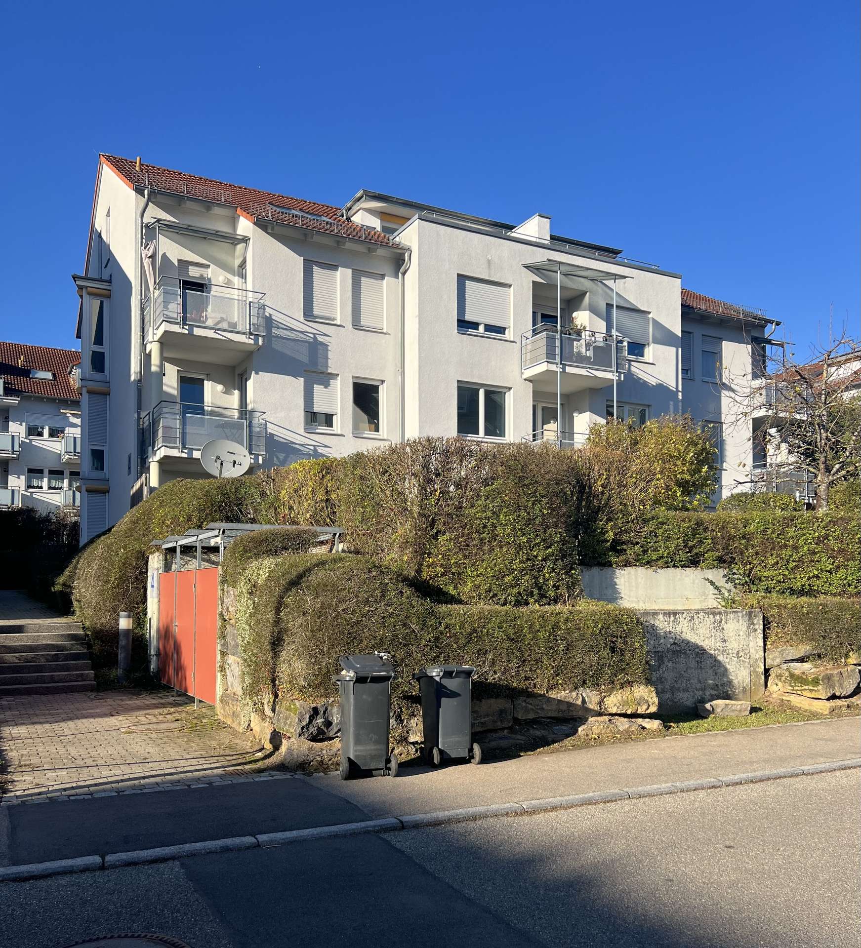 Vermietete 3,5 Zimmer Wohnung mit Tageslichtbad und Garten!